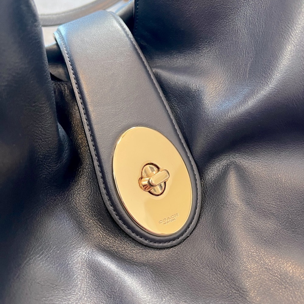 Coach 🌟HP🌟Madison Carlyle Leather Shoulder Bag - Picture 4 of 11